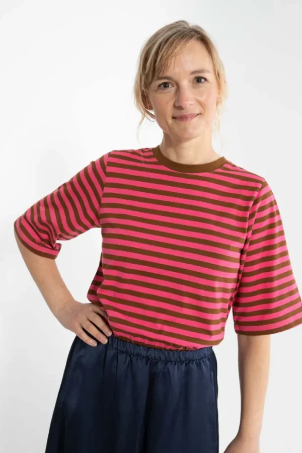 Danebasic Glad Tee Tobacco/Bright Pink