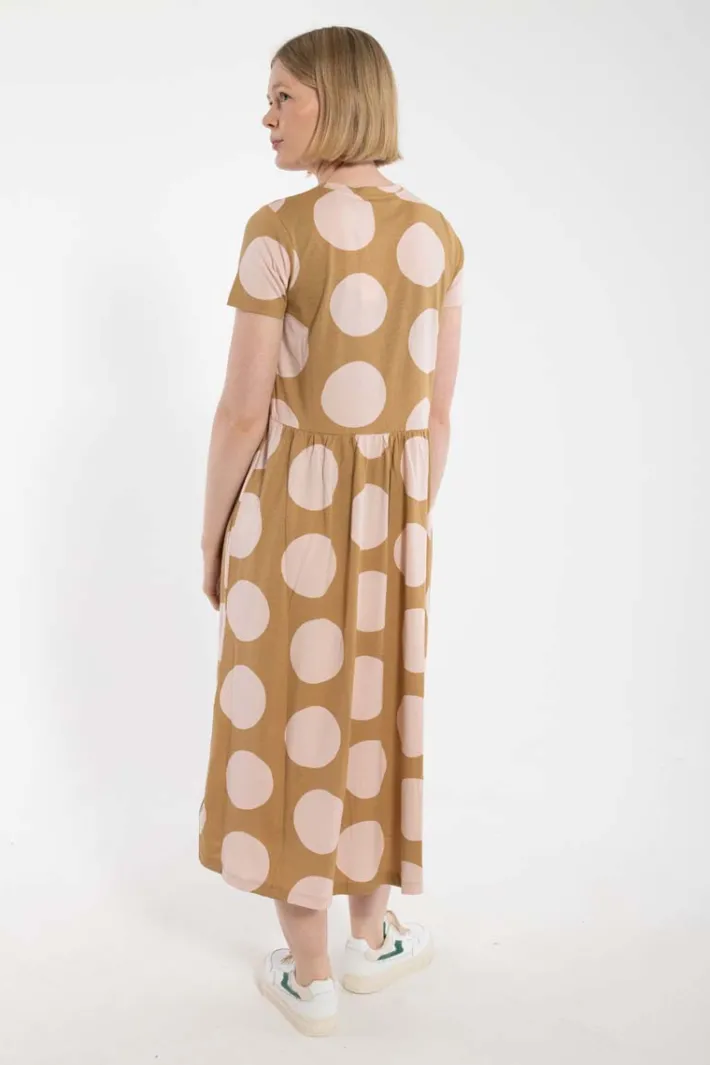 danebasic_kroeyer_dress_b_1.webp Danebasic Kroeyer Dress Beige DREAMYDOTS