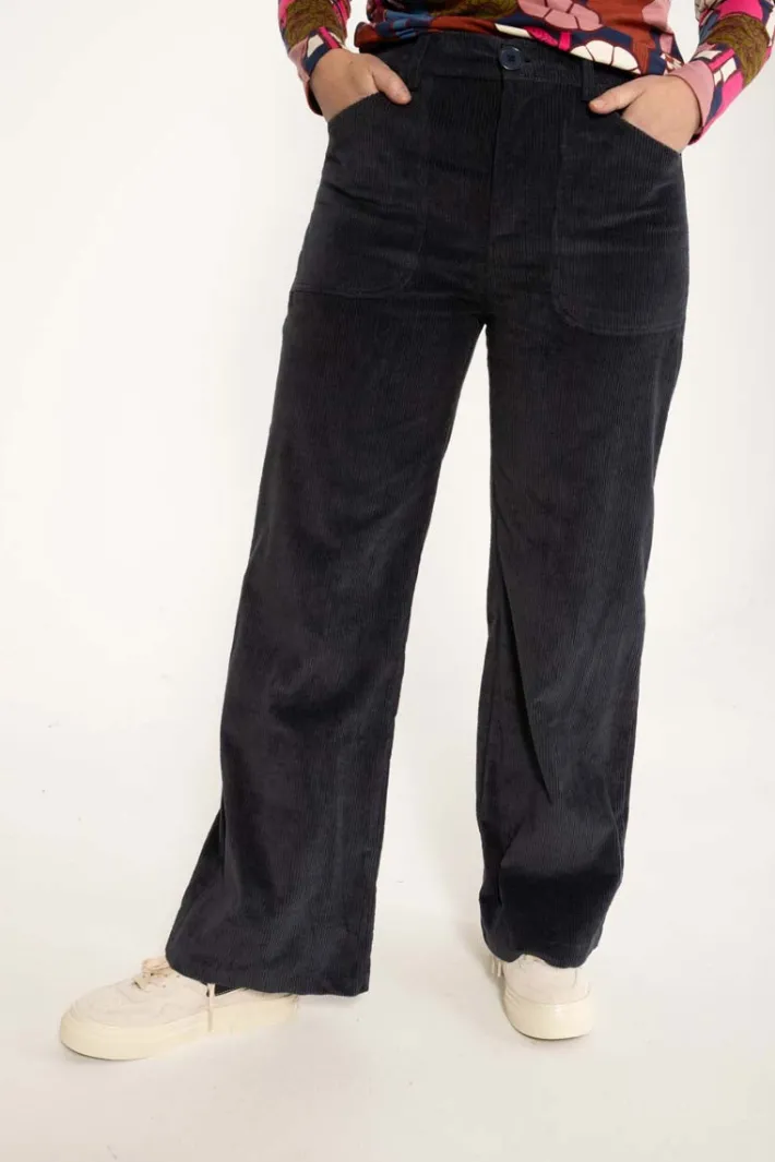 danedaisy_cord_stretch_pa_0.webp Danedaisy Cord Stretch Pants Dark Navy