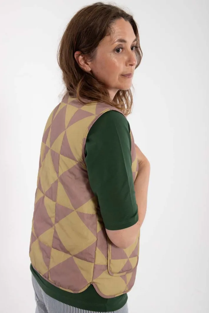 danefield_aop_thermo_vest_2.webp Danefield AOP Thermo Vest Dk Rose Beige/Beige DIAMETRIC