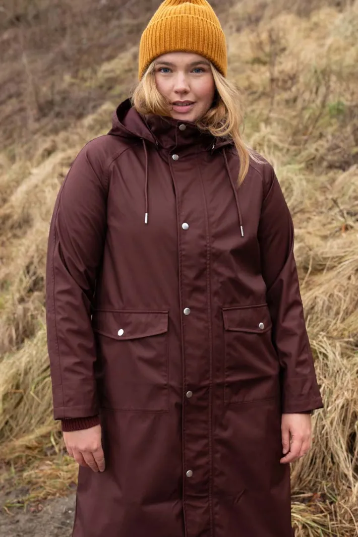 danegarden_raincoat_dark__0.webp Danegarden Raincoat Dark Bordeaux