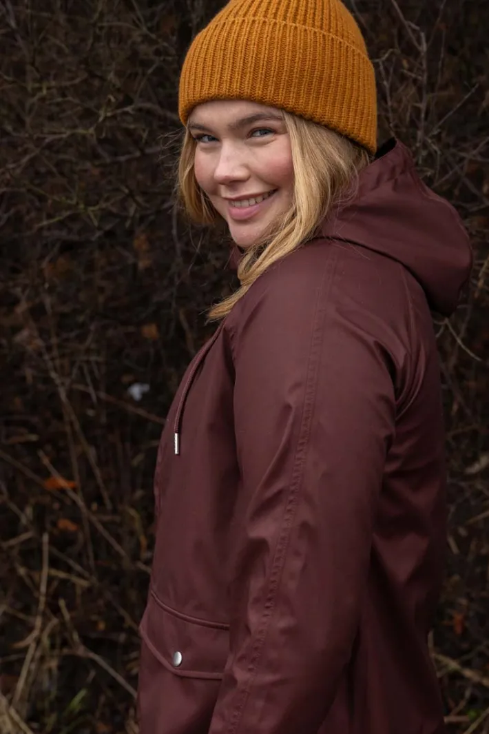 danegarden_raincoat_dark__1.webp Danegarden Raincoat Dark Bordeaux