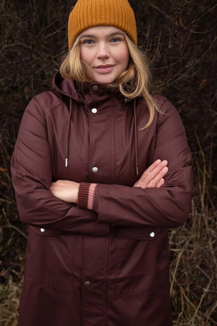danegarden_raincoat_dark__3.webp Danegarden Raincoat Dark Bordeaux