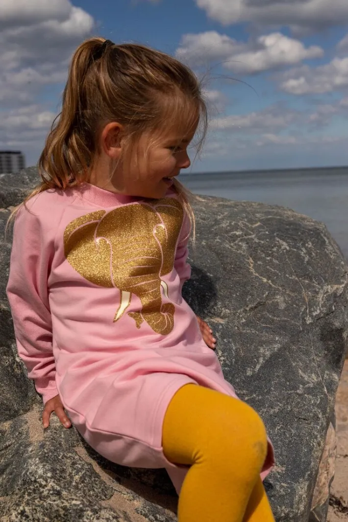 dyrfurry_sweat_dress_past_1.webp Dyrfurry Sweat Dress Pastel Pink ELEFANT