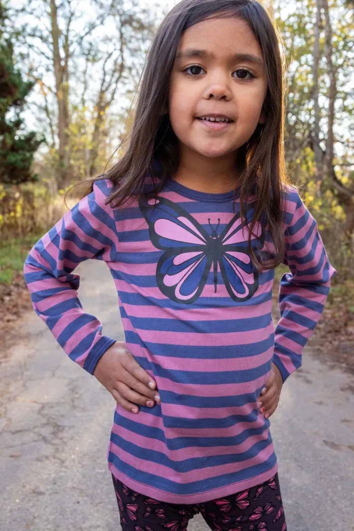 dyrroar_t_aopstrib_grey_m_0-1.webp Dyrroar T AOP/STRIB Grey Marine/Old Rose SOMMERFUGL