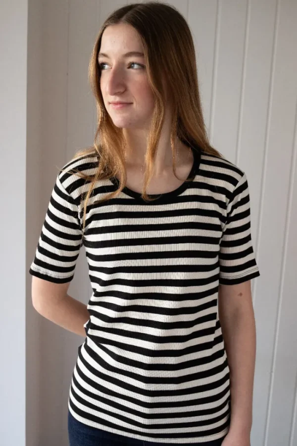 ESS - Danefriend Tee Black/Chalk