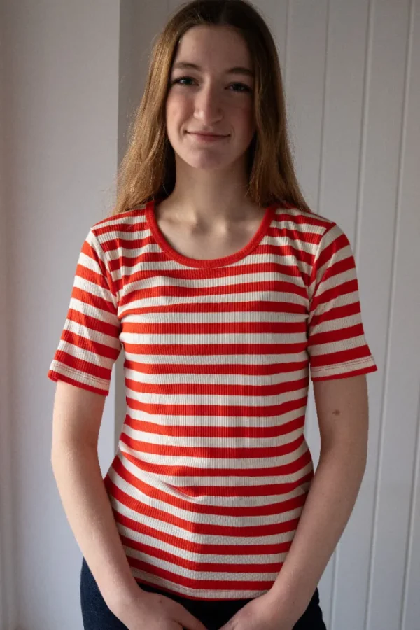 ESS - Danefriend Tee Bright Red/Chalk