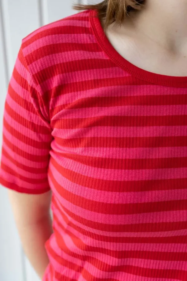 ESS - Danefriend Tee Rouge/Power Pink