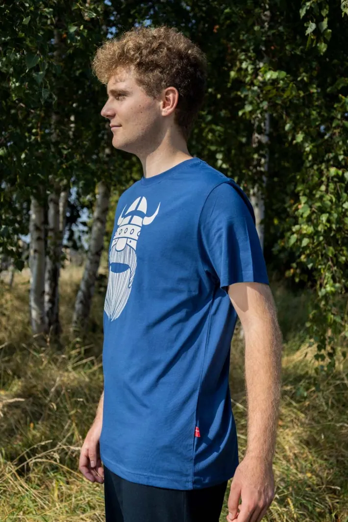 mande_tee_x_dusty_blue_er_1.webp Mande Tee X Dusty blue ERIK (white)