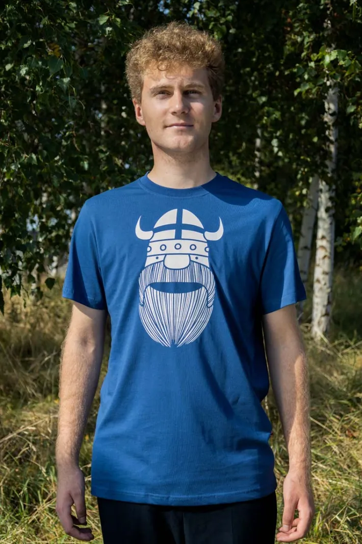 mande_tee_x_dusty_blue_er_2.webp Mande Tee X Dusty blue ERIK (white)