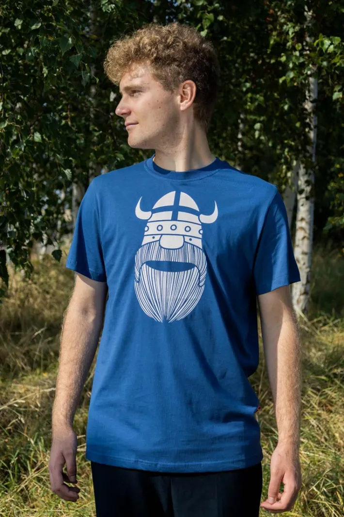 mande_tee_x_dusty_blue_er_3.webp Mande Tee X Dusty blue ERIK (white)