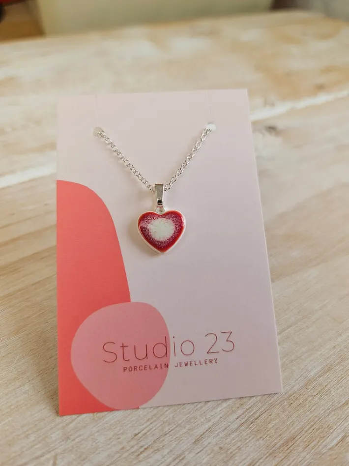 studio__heart_pendant_bur_2.webp Studio 23 Heart Pendant Burgundy/Navy